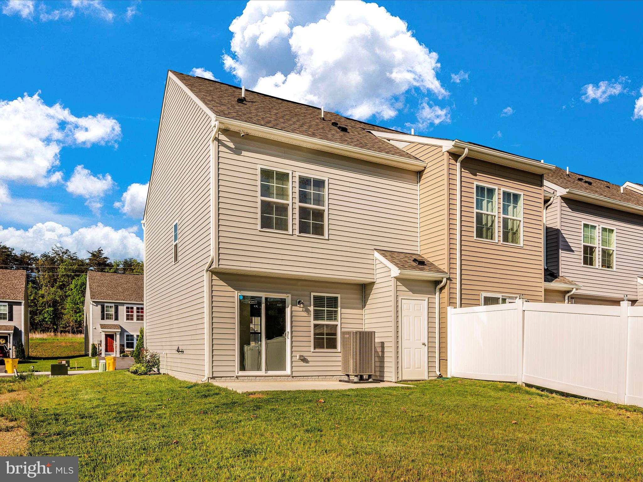 WHISPERING PINES - Residential