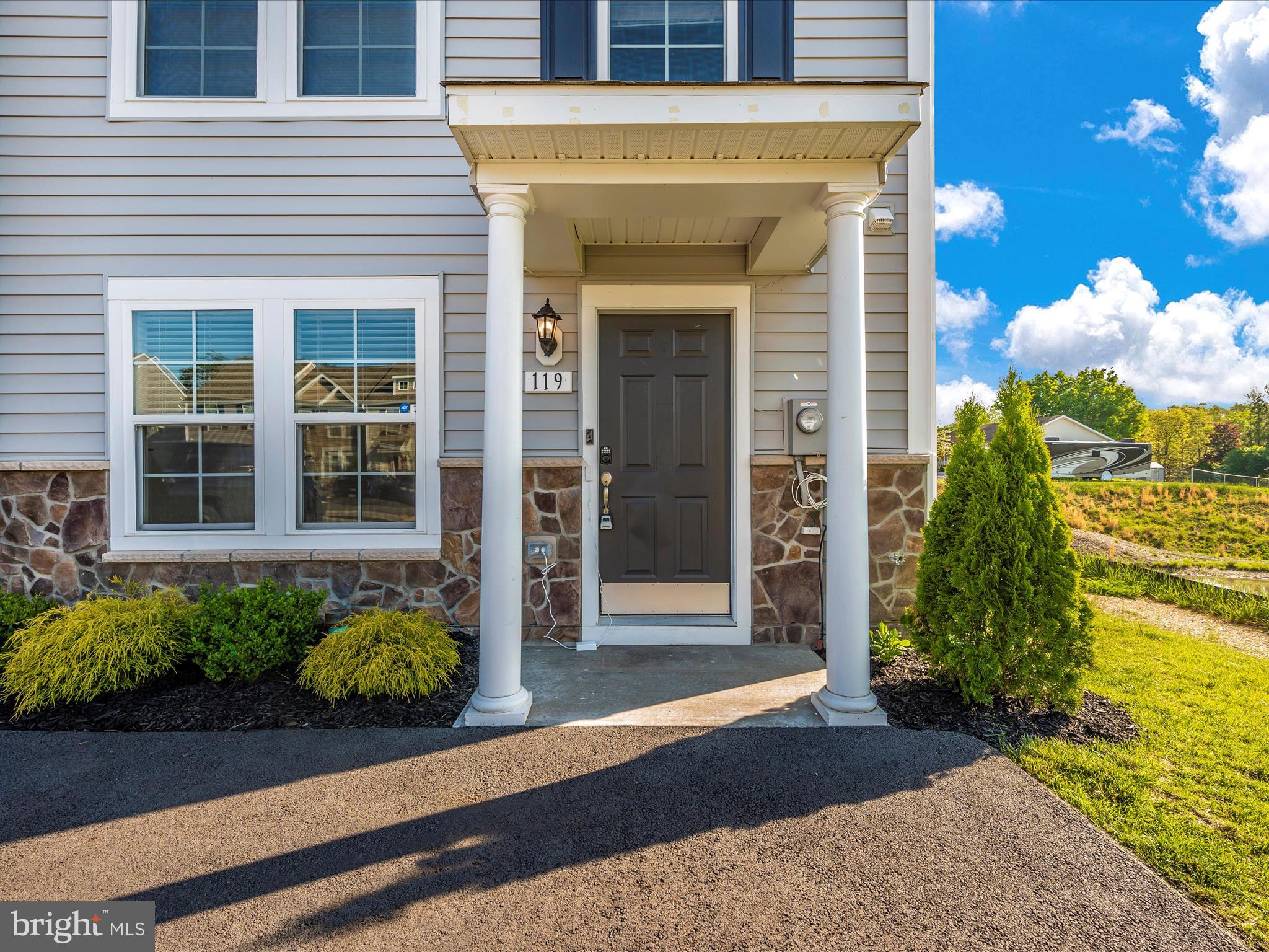 WHISPERING PINES - Residential