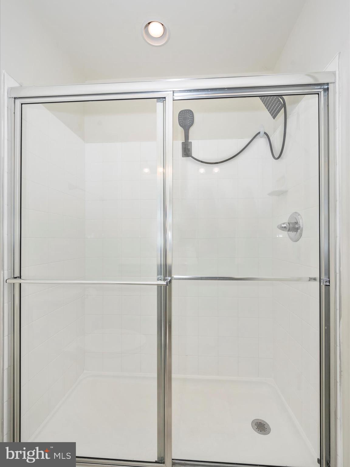 WHISPERING PINES - Residential