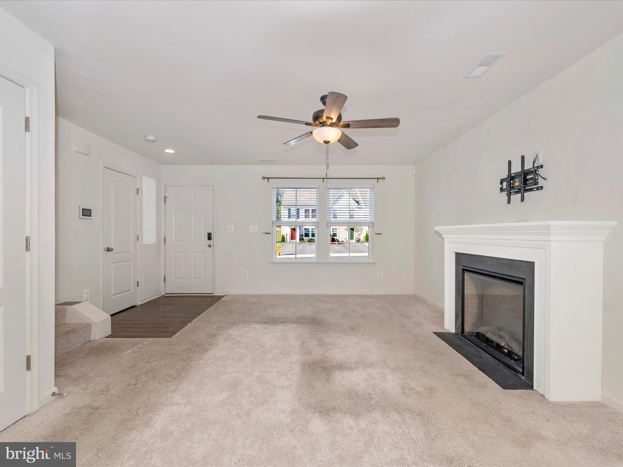 WHISPERING PINES - Residential