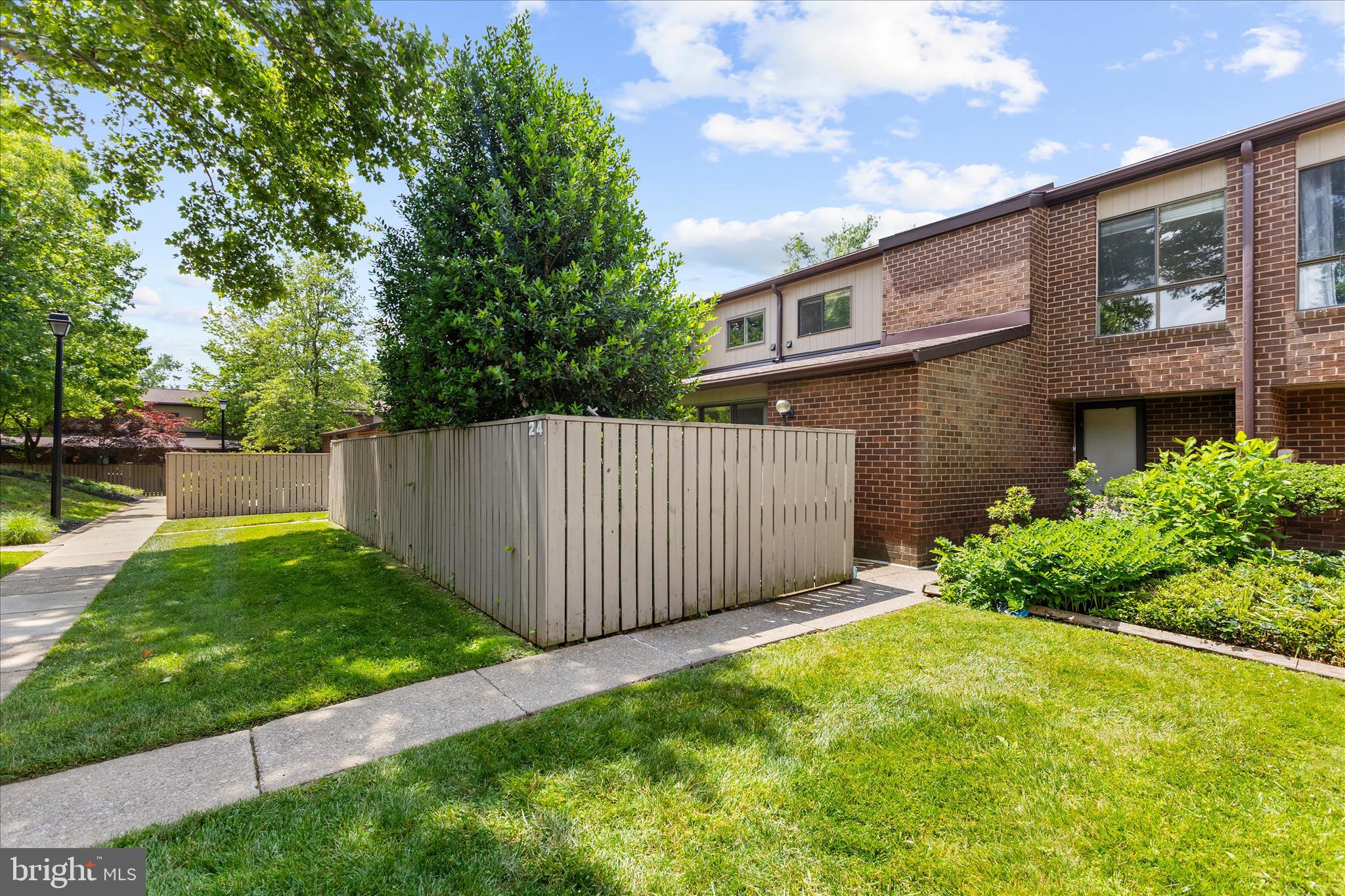 24 FENCEPOST COURT G