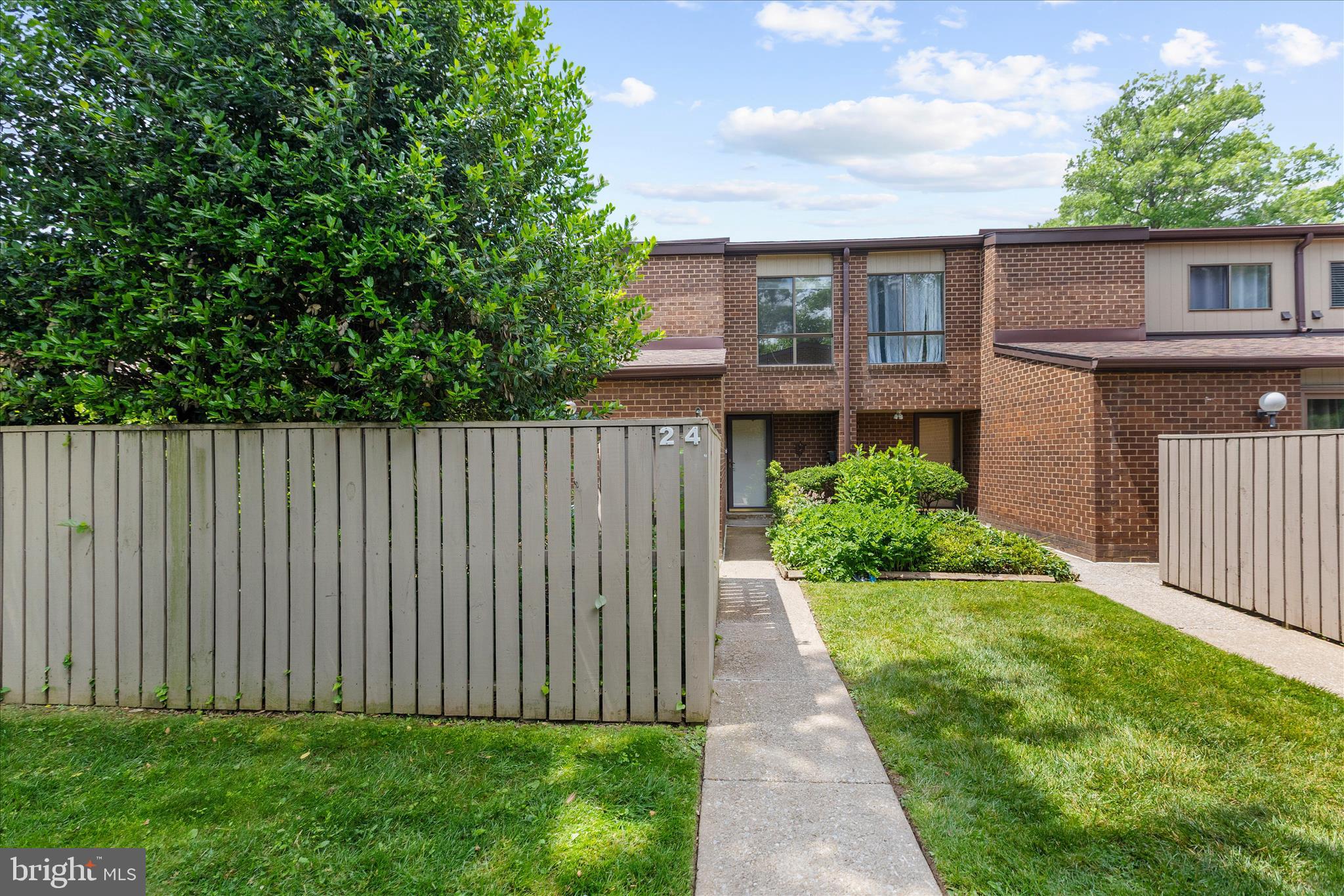 24 FENCEPOST COURT G