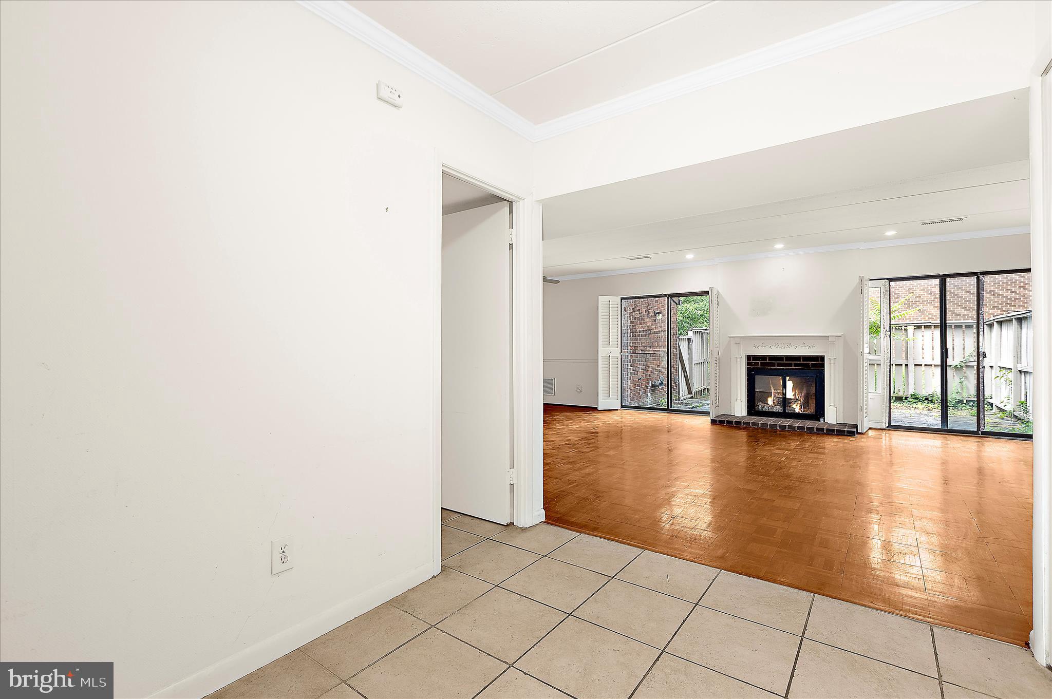 24 FENCEPOST COURT G