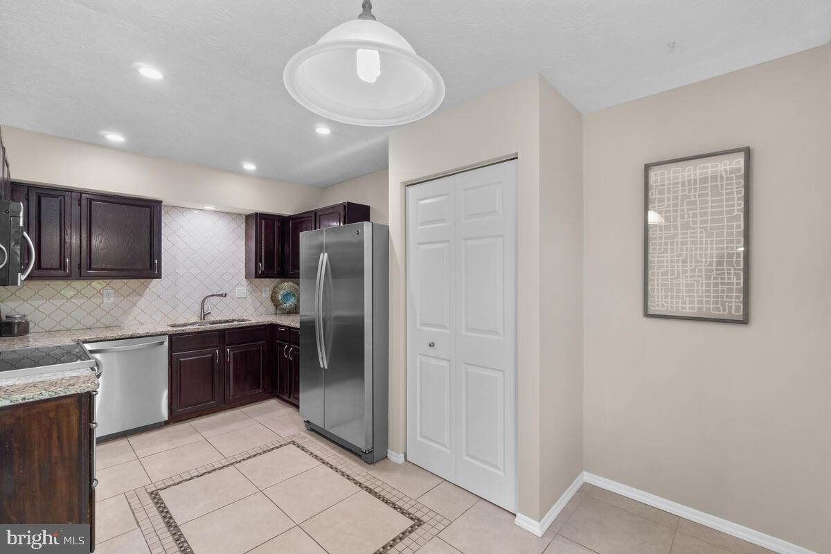 GUNNERS LAKE VILLAGE - Residential