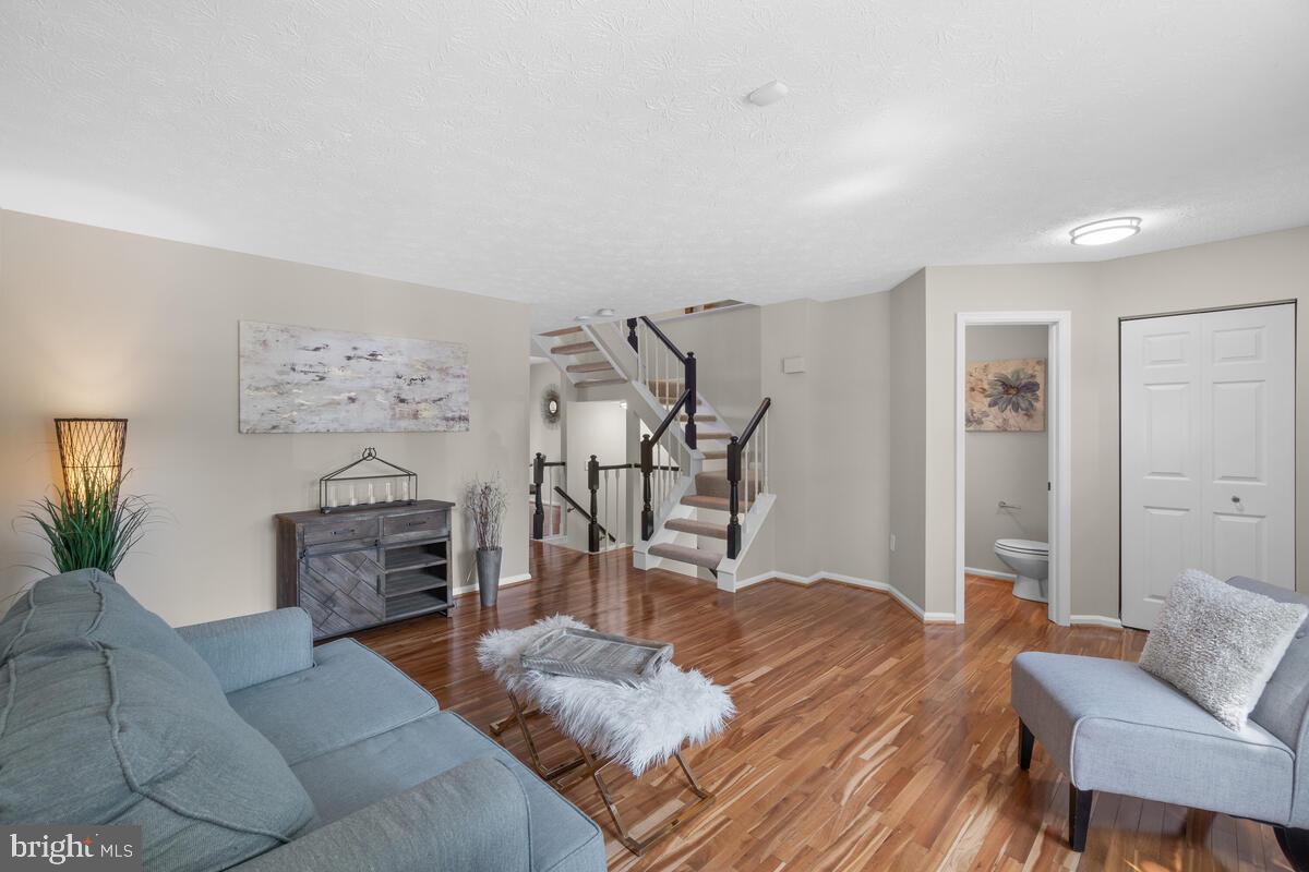 GUNNERS LAKE VILLAGE - Residential