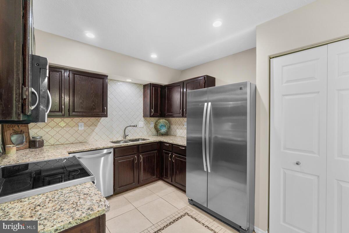 GUNNERS LAKE VILLAGE - Residential