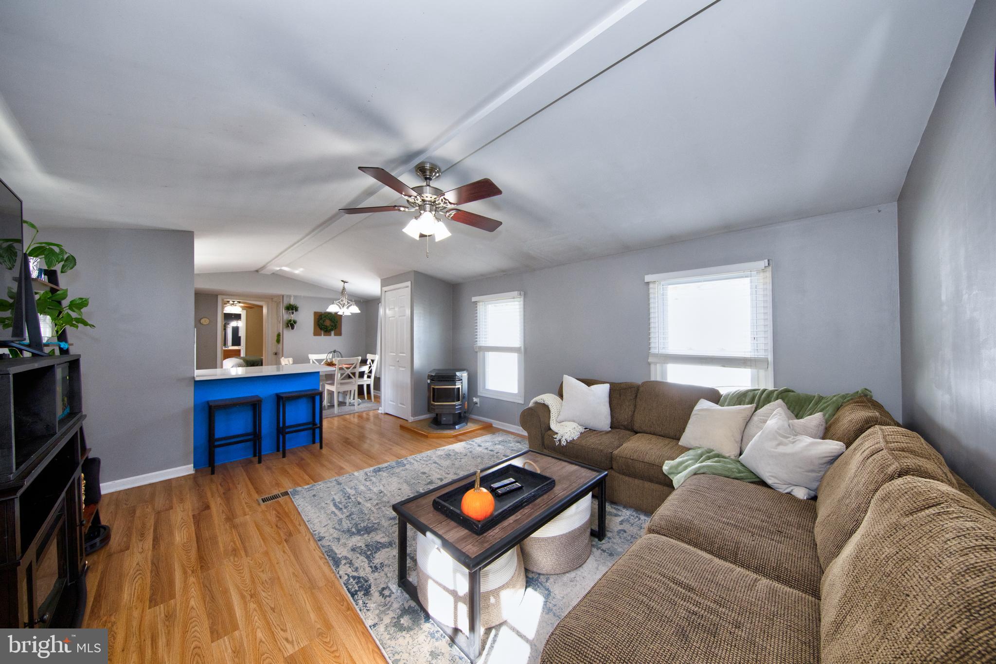 402 UNDERWOOD CIRCLE