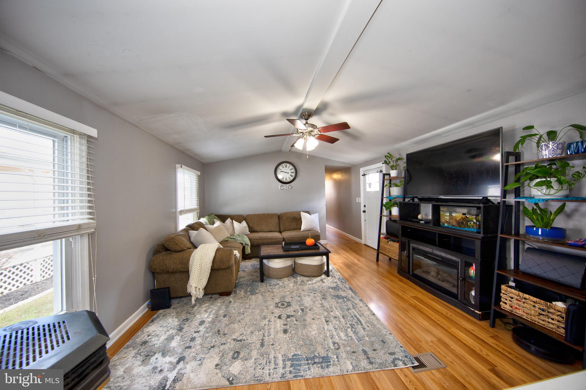 402 UNDERWOOD CIRCLE