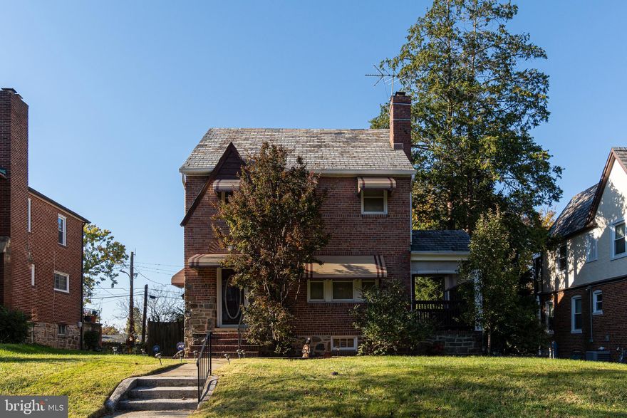 The only Detatched Single Family on the block, and its  in the most beautiful and Historic Hunting Ridge community. This charm offers 3 bedrooms, 1.5 bathrooms, high ceilings, and a private porch off living room perfect for relaxing.