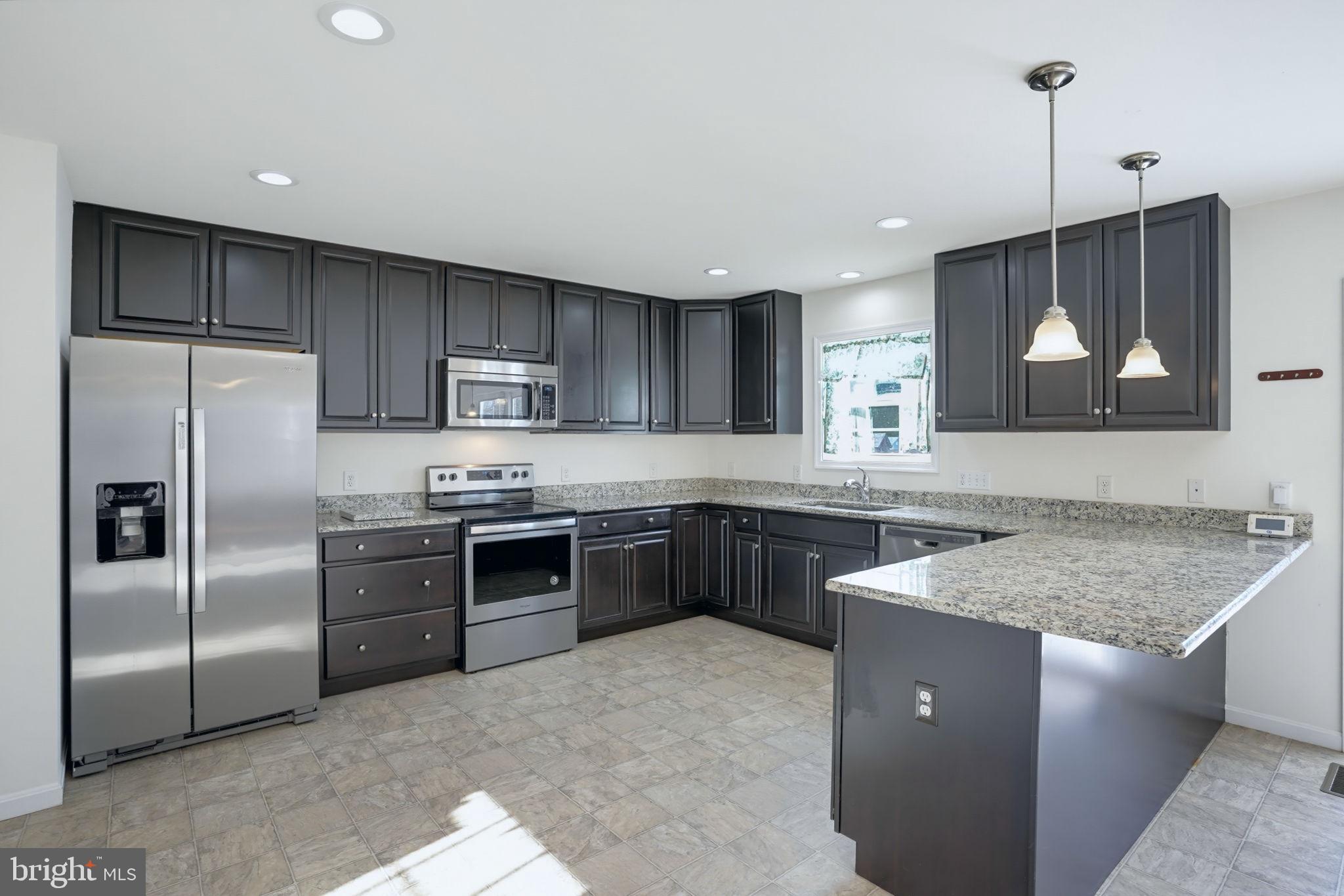 385 W BIRDIE LANE