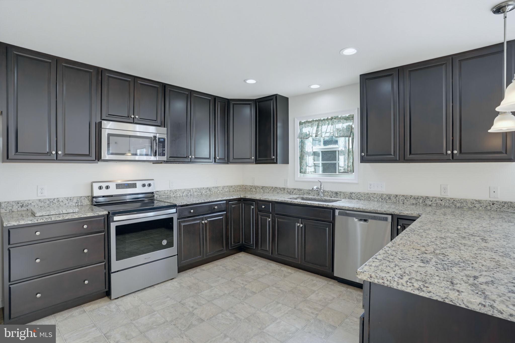 385 W BIRDIE LANE