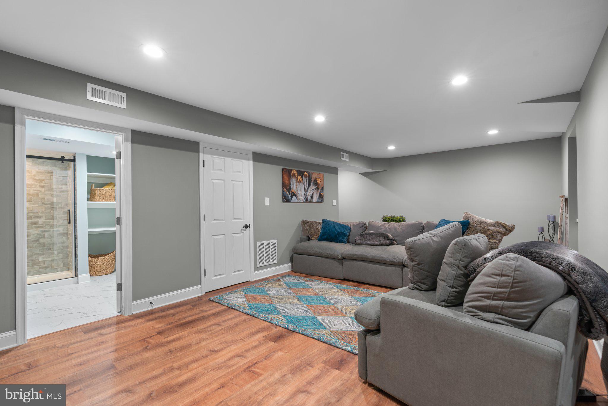 SNOWDENS MILL - Residential