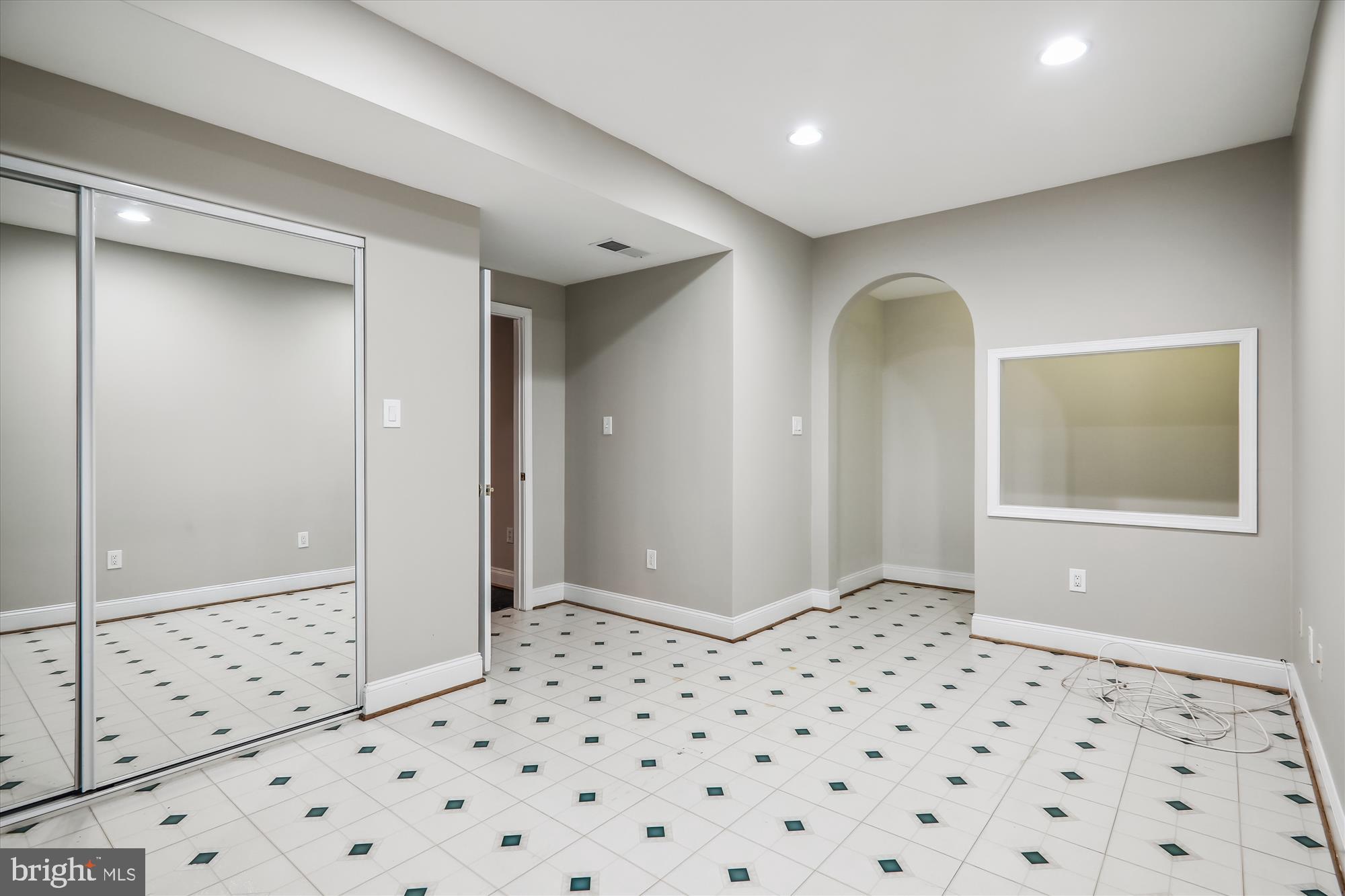 SMALLS NURSERY - Residential