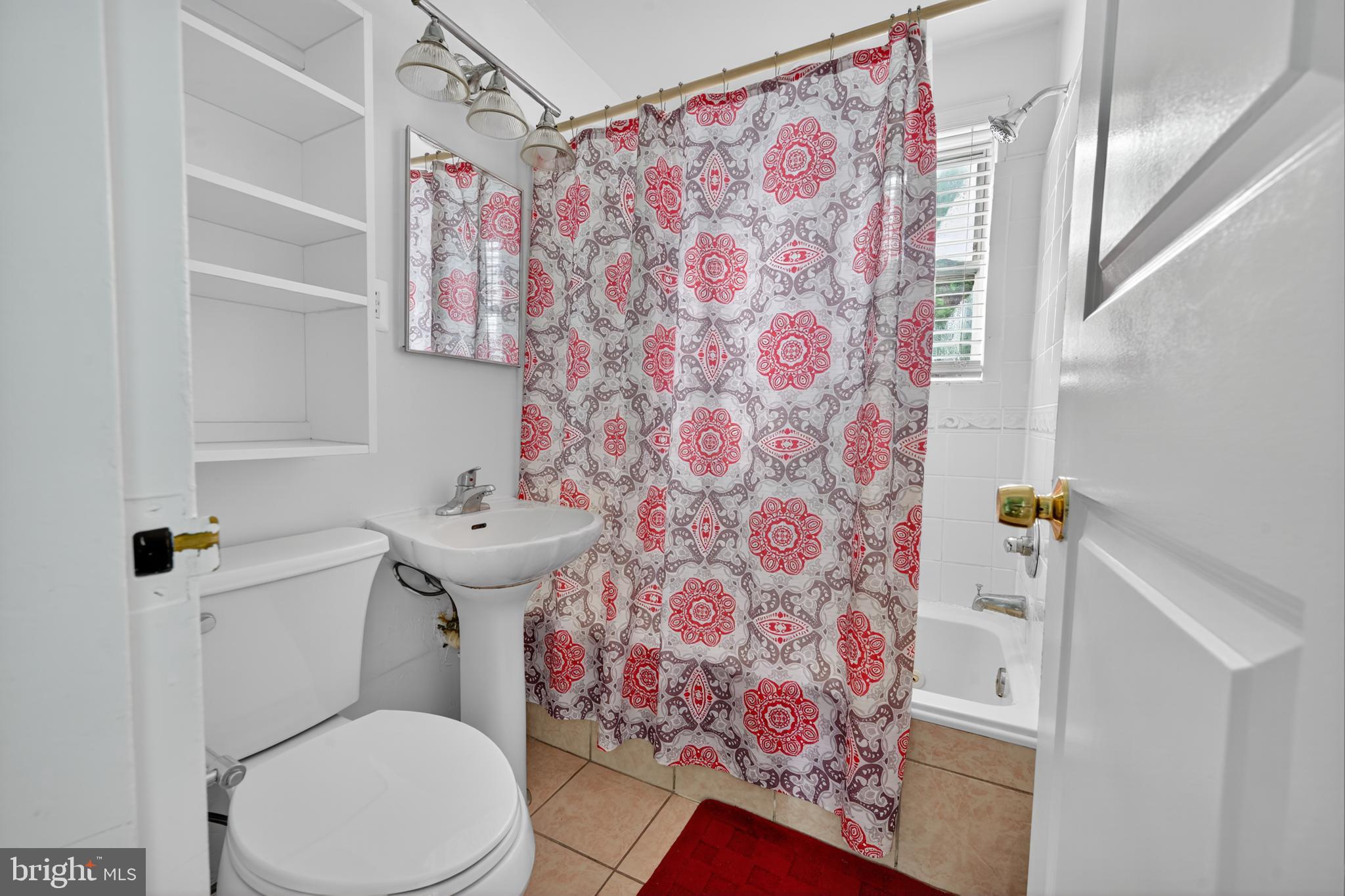 ADELPHI KNOLLS - Residential