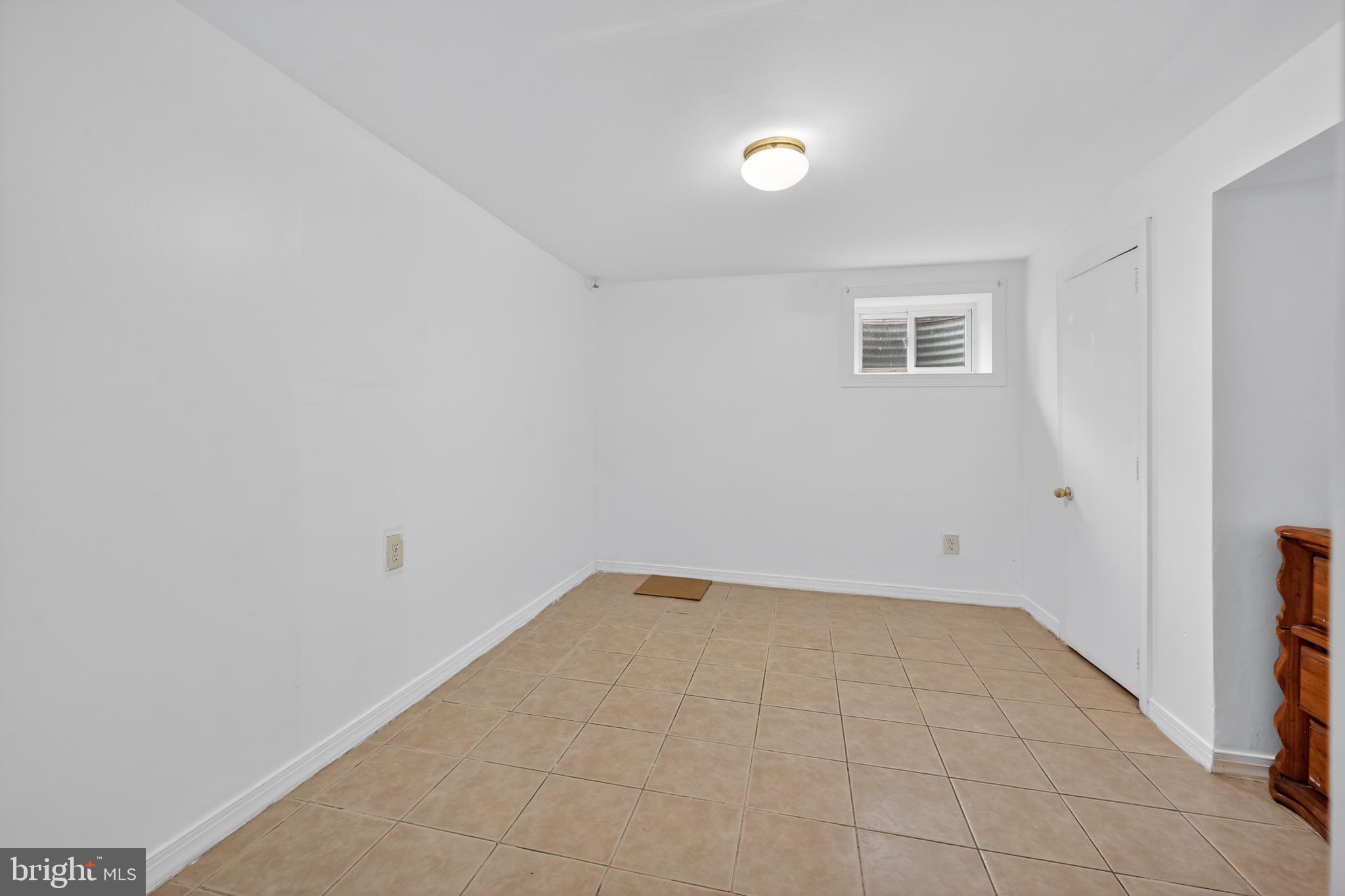 ADELPHI KNOLLS - Residential