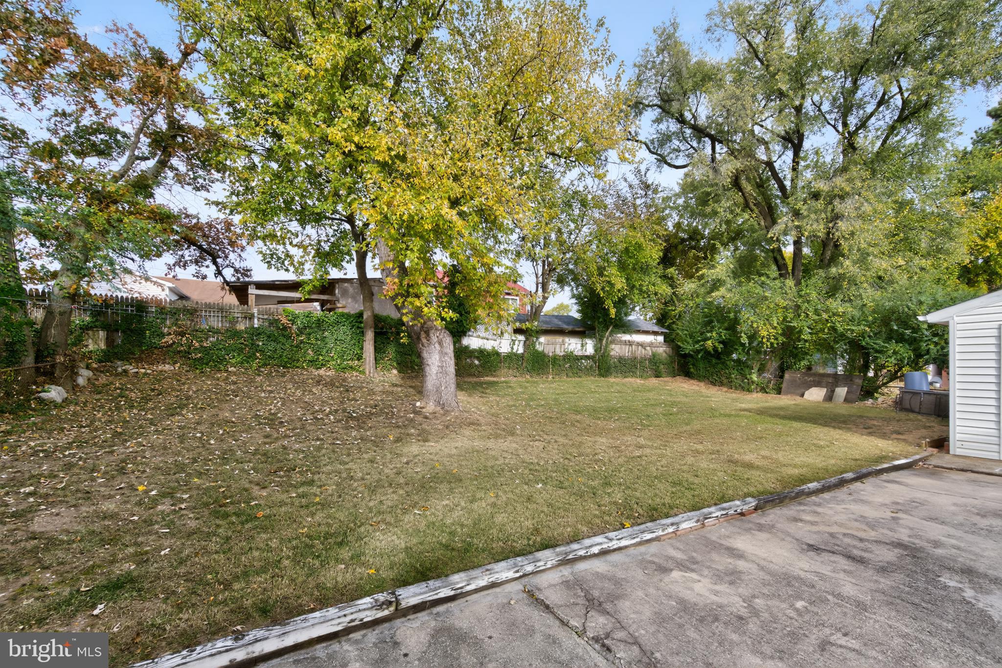 ADELPHI KNOLLS - Residential