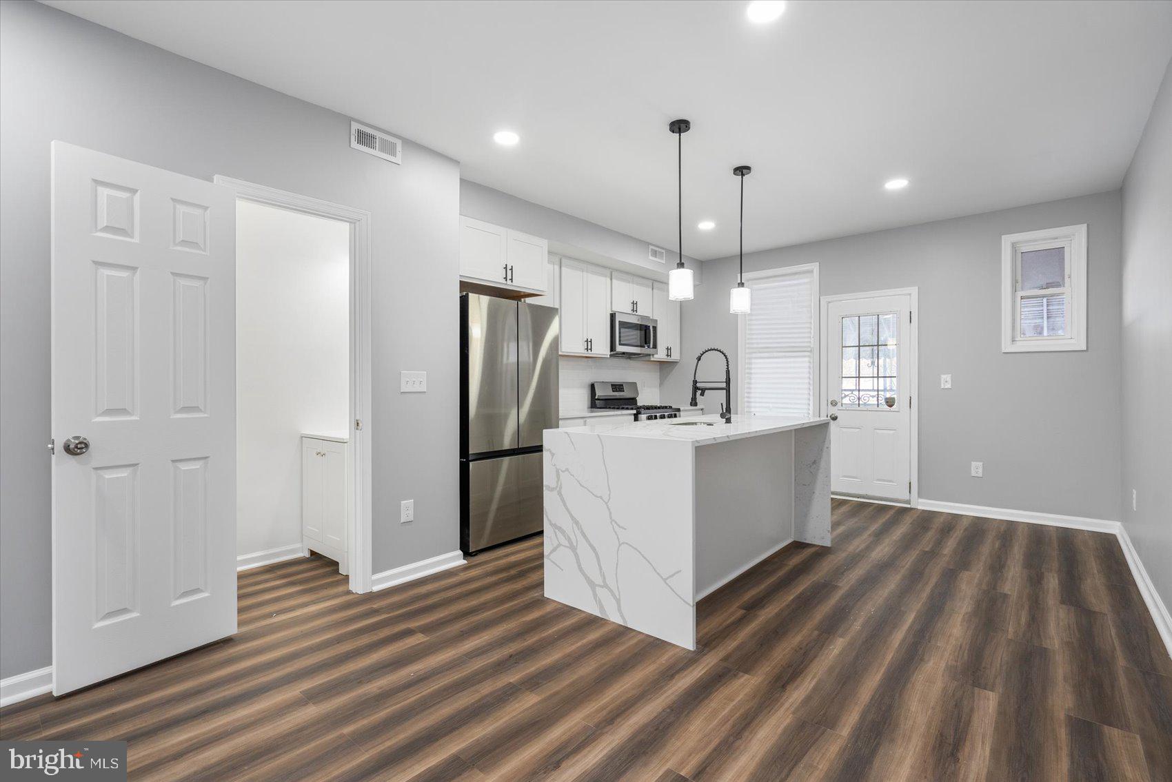 EAST BALTIMORE MIDWAY - Residential
