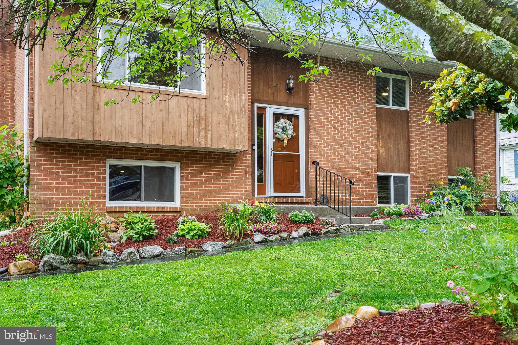 1157 PINE TREE DRIVE