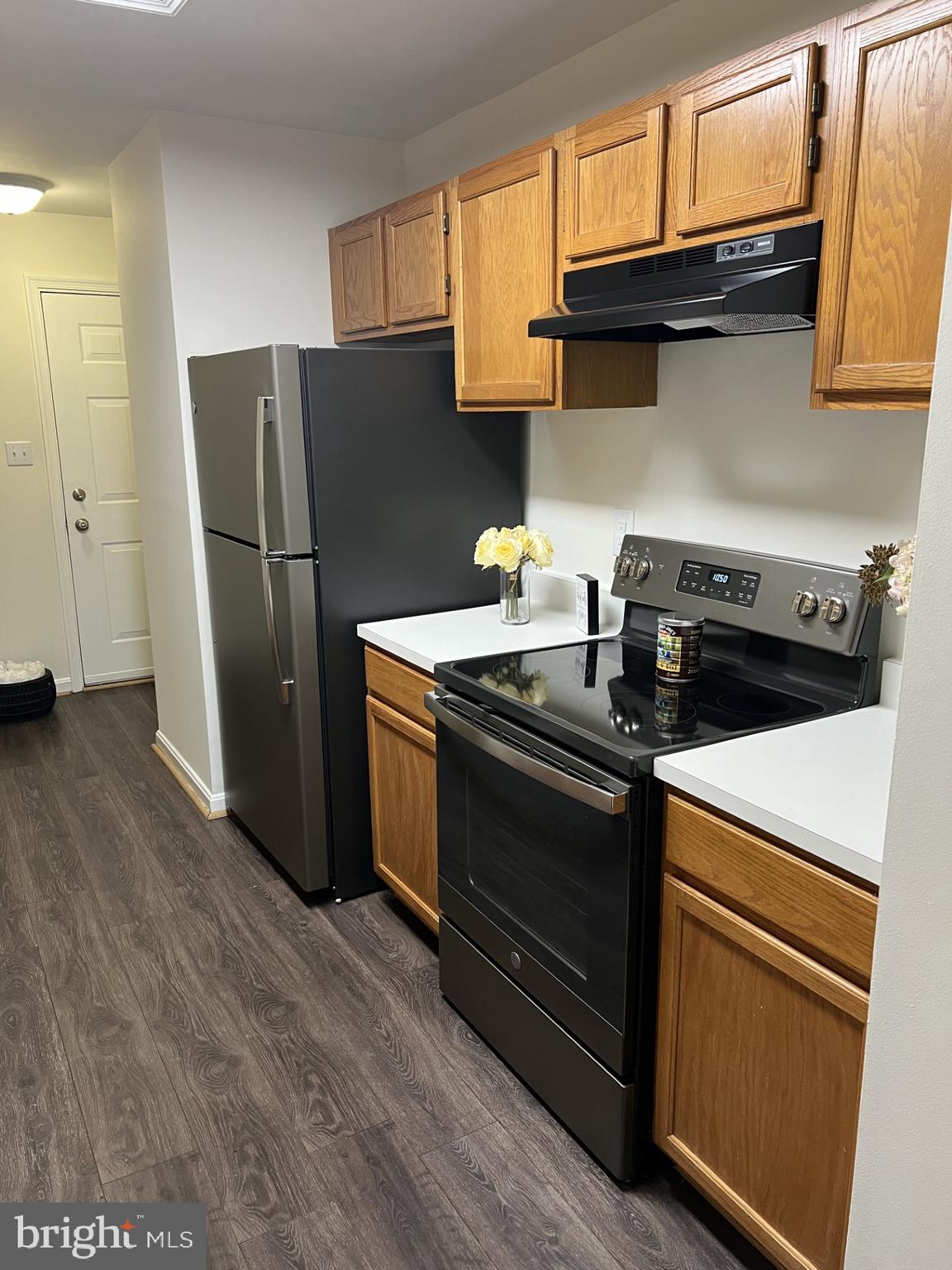 LAKE POINTE AT TOWN CENTER - Residential Lease