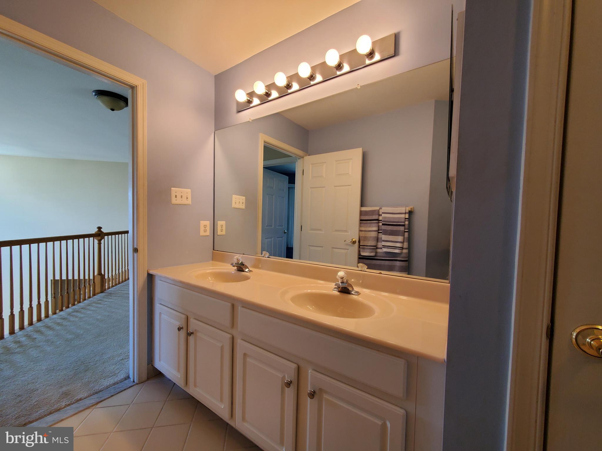 NORTHAMPTON CROSSG - Residential