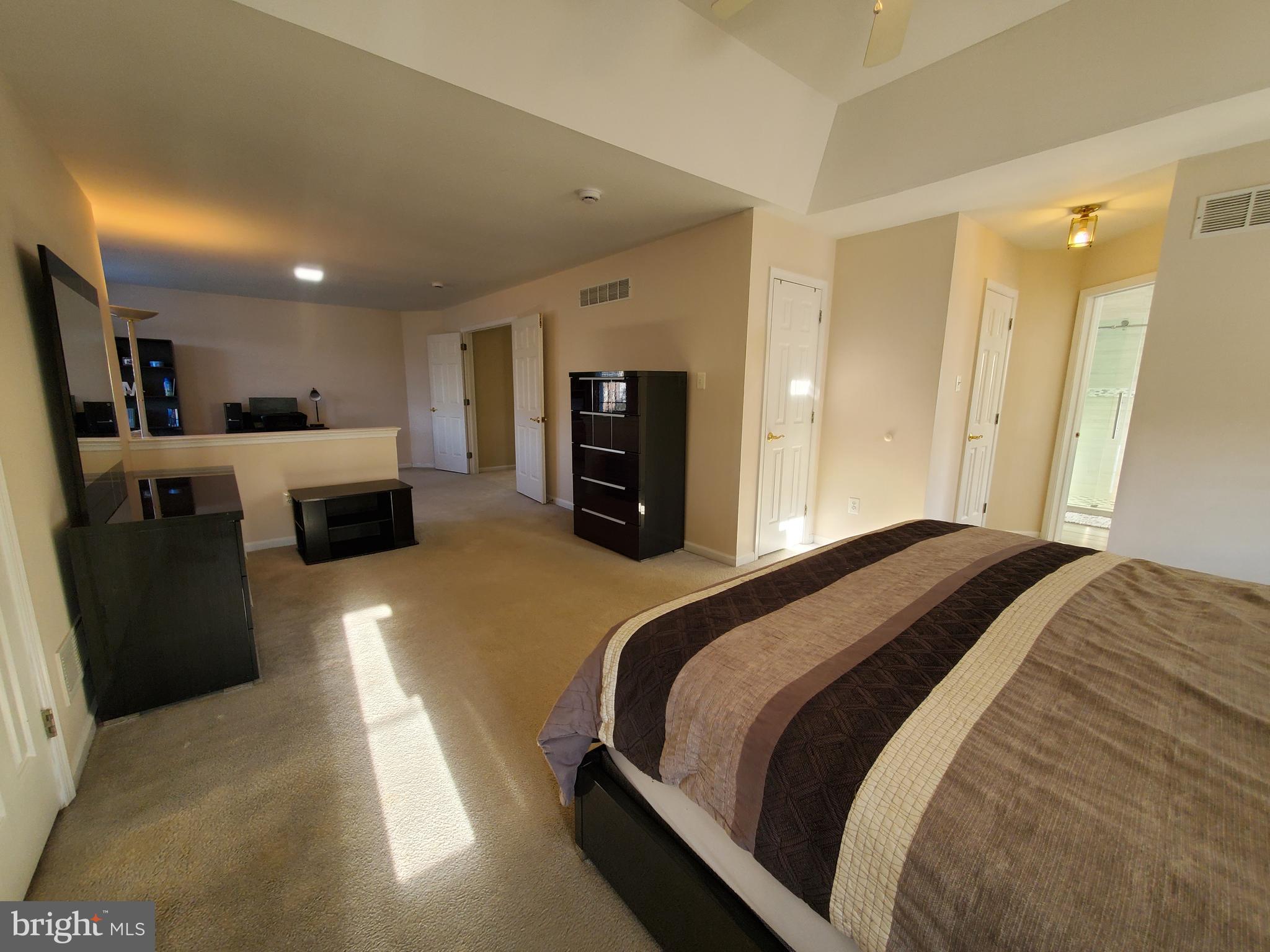 NORTHAMPTON CROSSG - Residential