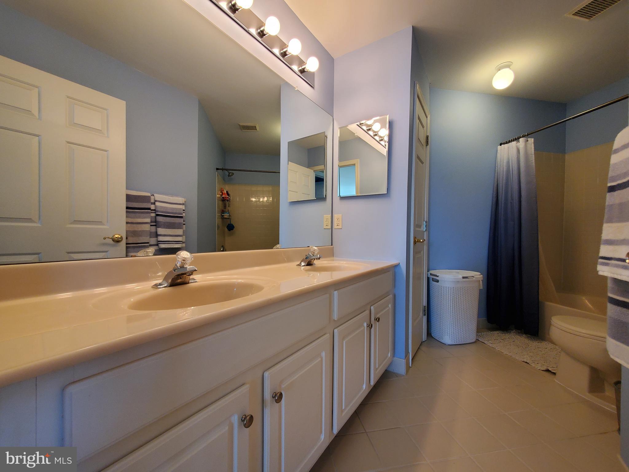 NORTHAMPTON CROSSG - Residential