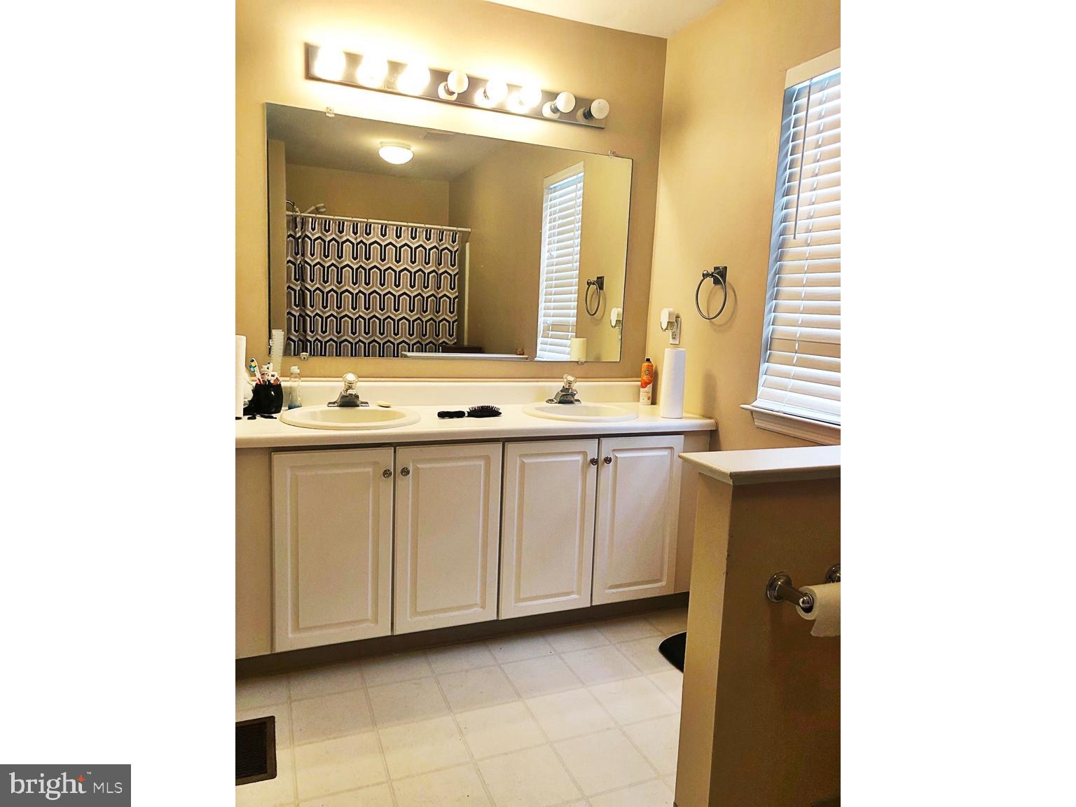 GENDER WOODS - Residential Lease