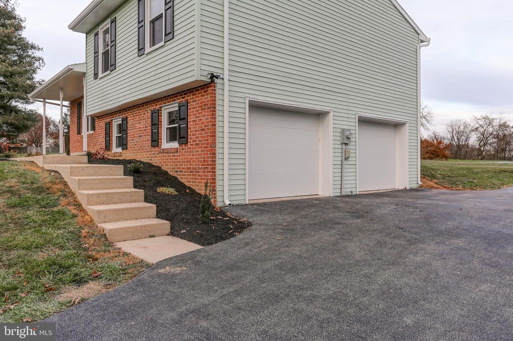 Photo of 111 Trail Road S, Elizabethtown, PA 17022 (MLS # PALA2043746)
