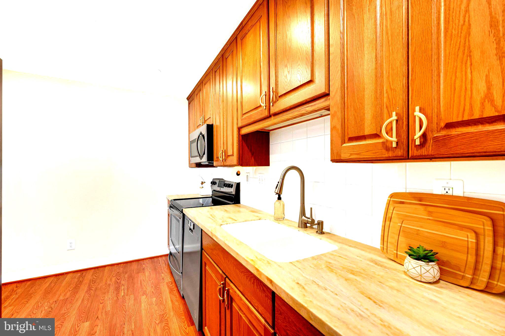 9070 MOONSHINE HOLLOW B