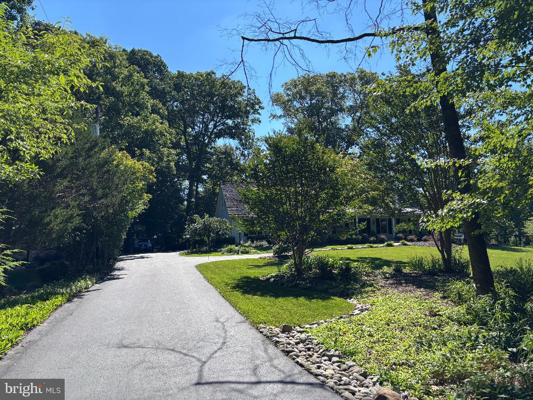 1123 LAURELWOOD DRIVE