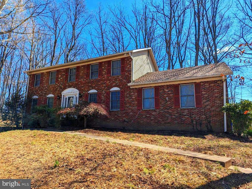 **NOT USED FOR COMP PURPOSES** OFF MARKET SALE

Granite & SS Kitchen w/Atrium to Deck & Open to Family Room w/FP. Formal Living & Dining. Wood & Ceramic Flooring on Main, New Carpet Throughout Upper. Master w/Garden Bath & Walk-in, Spacious Bedrooms, Master & Hall Baths w/Skylights. Updated baths. Full Walkout Lower w/Rough-in Bath & Flue for Stove. Roof New in 2014. 2-Zone Heat/AC! XL Garage! Super Location & Private Setting