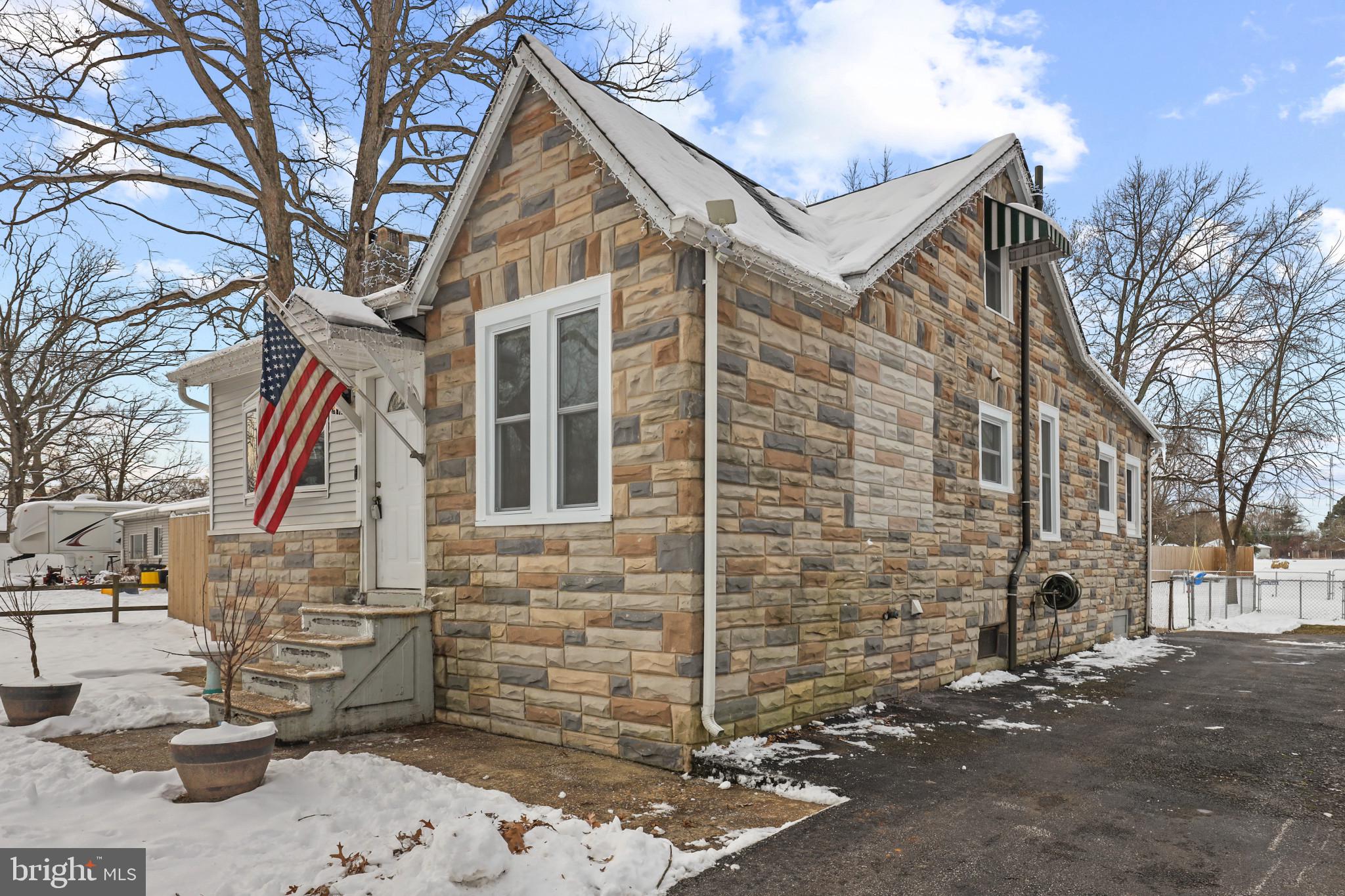 TWIN OAKS - Residential