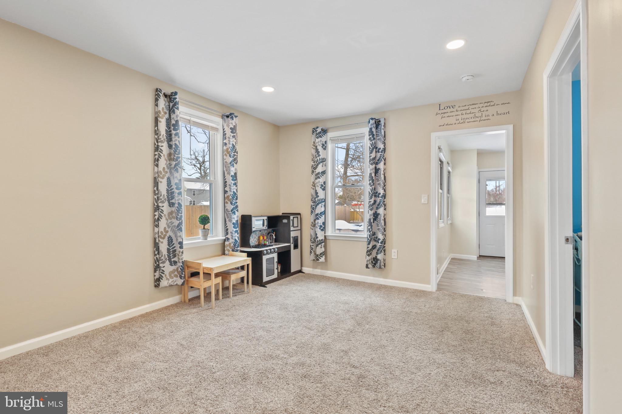 TWIN OAKS - Residential