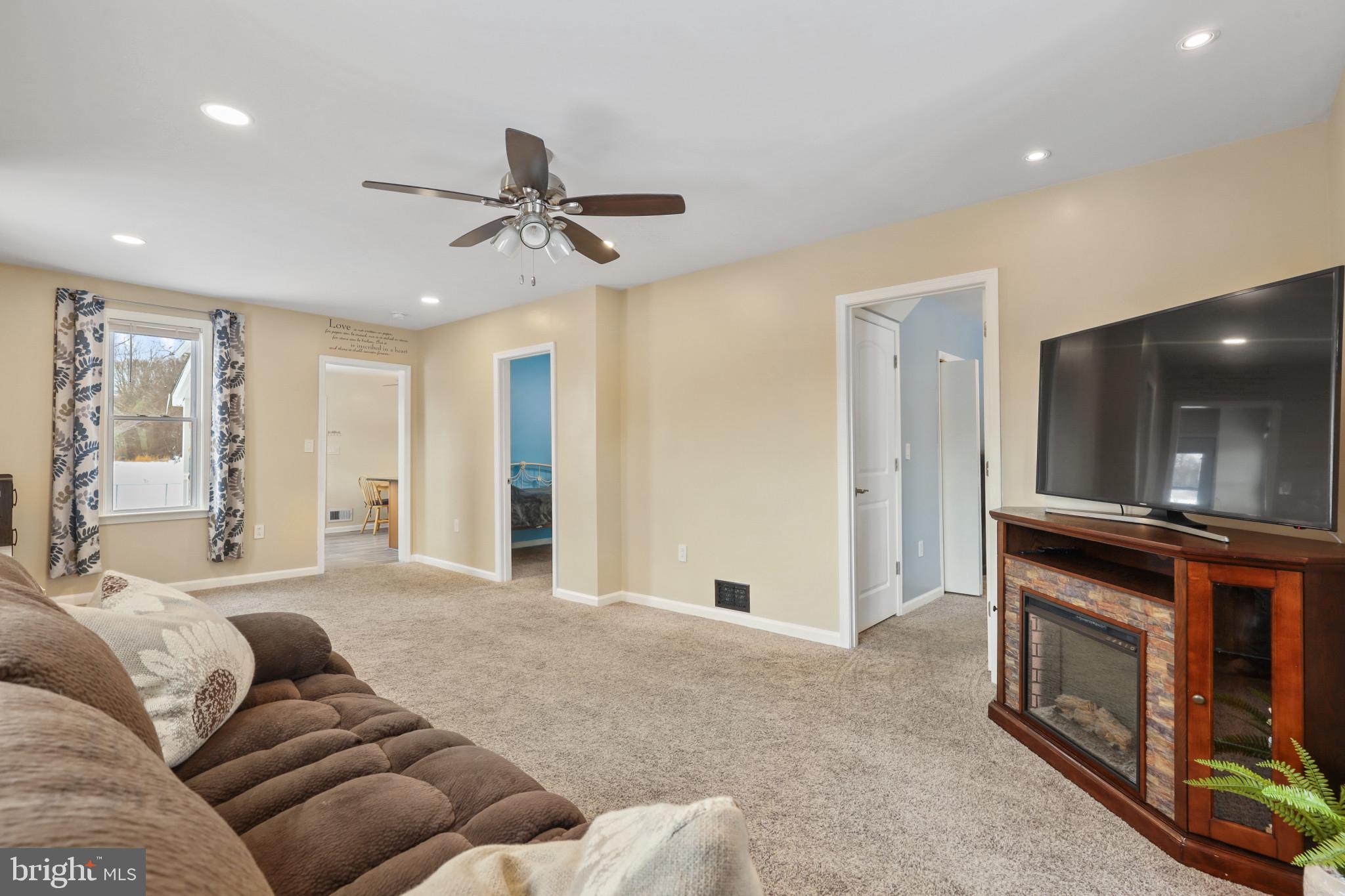 TWIN OAKS - Residential