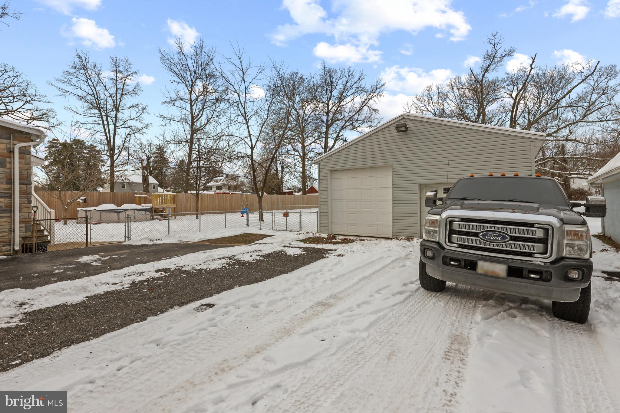 TWIN OAKS - Residential