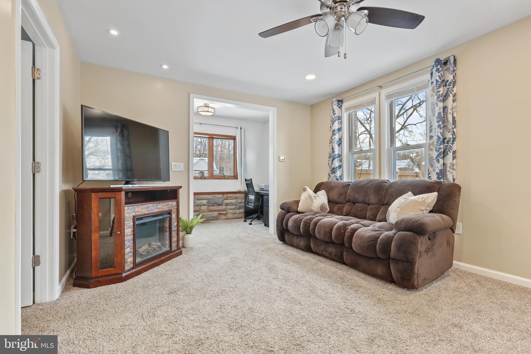 TWIN OAKS - Residential