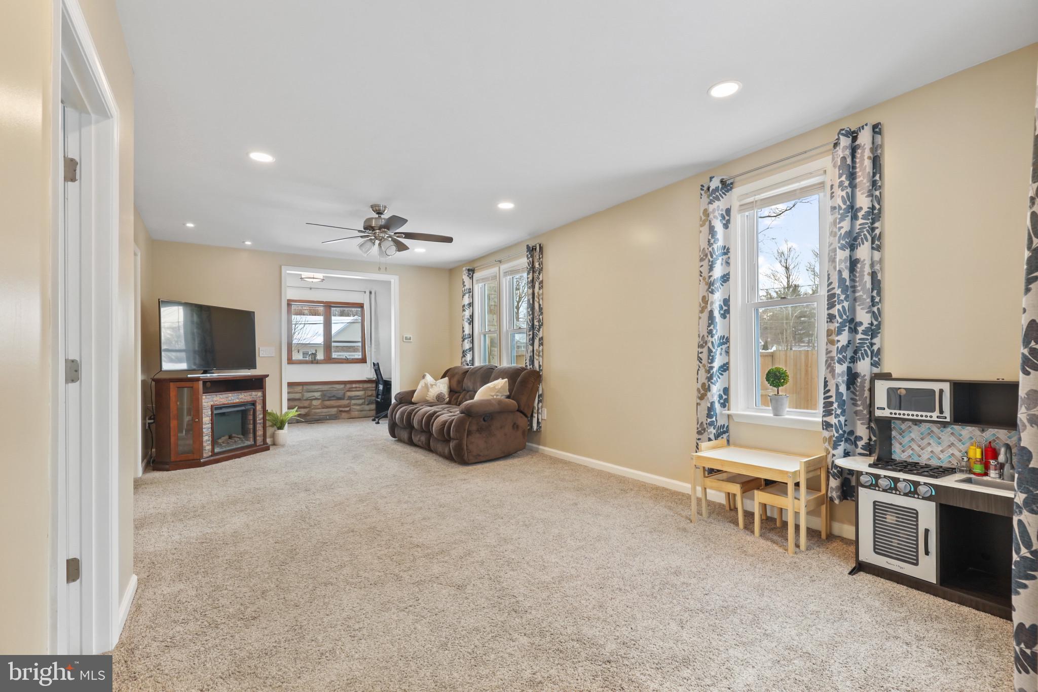 TWIN OAKS - Residential