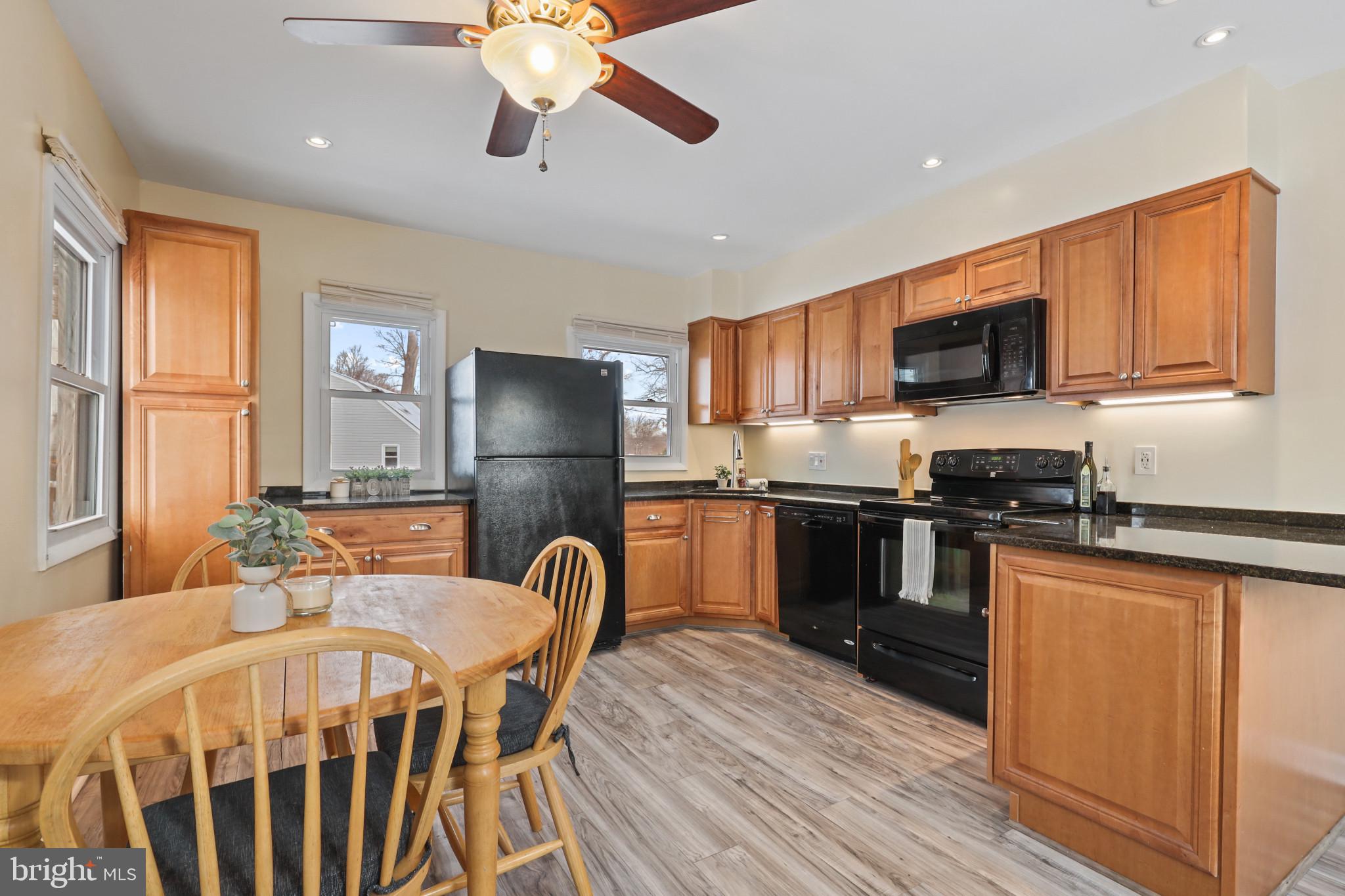 TWIN OAKS - Residential