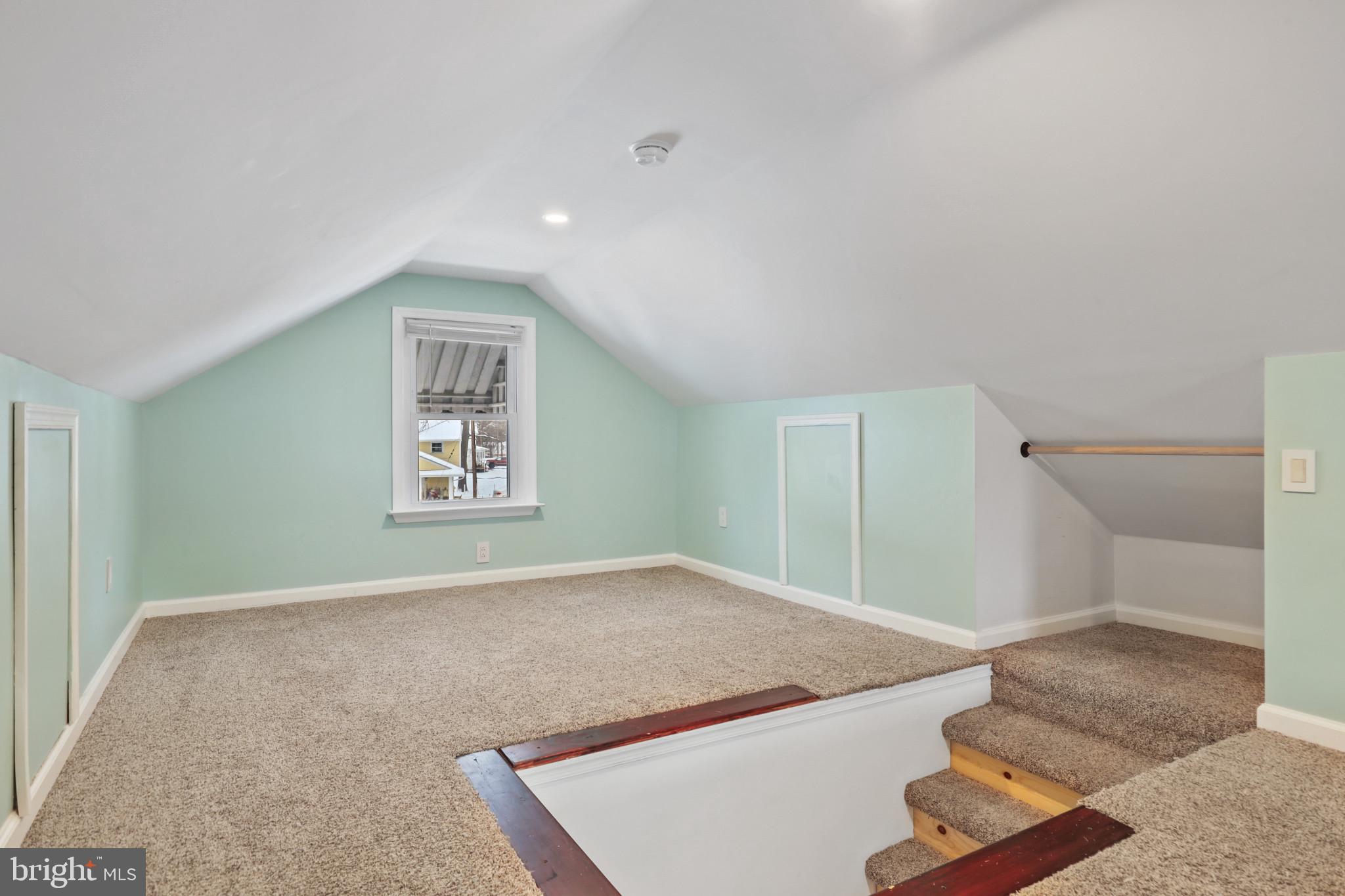 TWIN OAKS - Residential