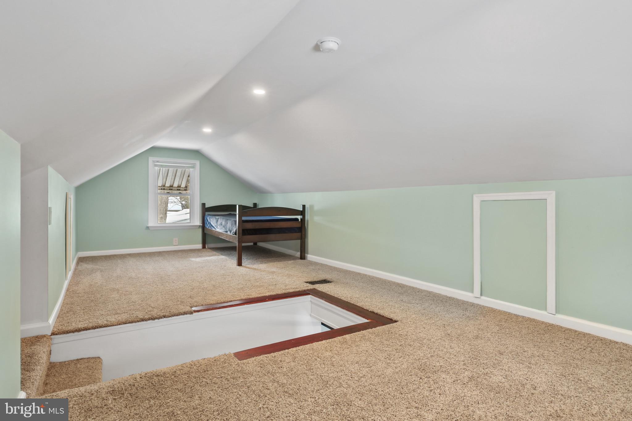 TWIN OAKS - Residential