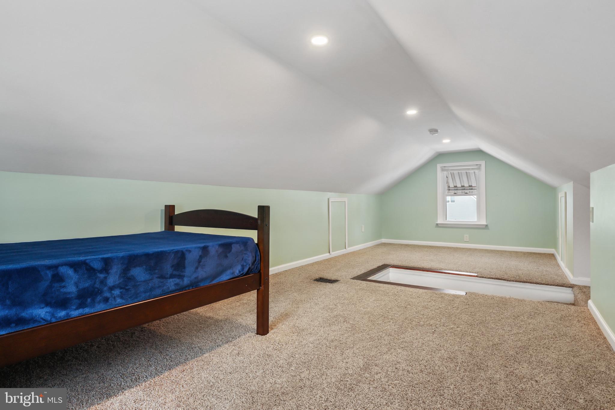 TWIN OAKS - Residential