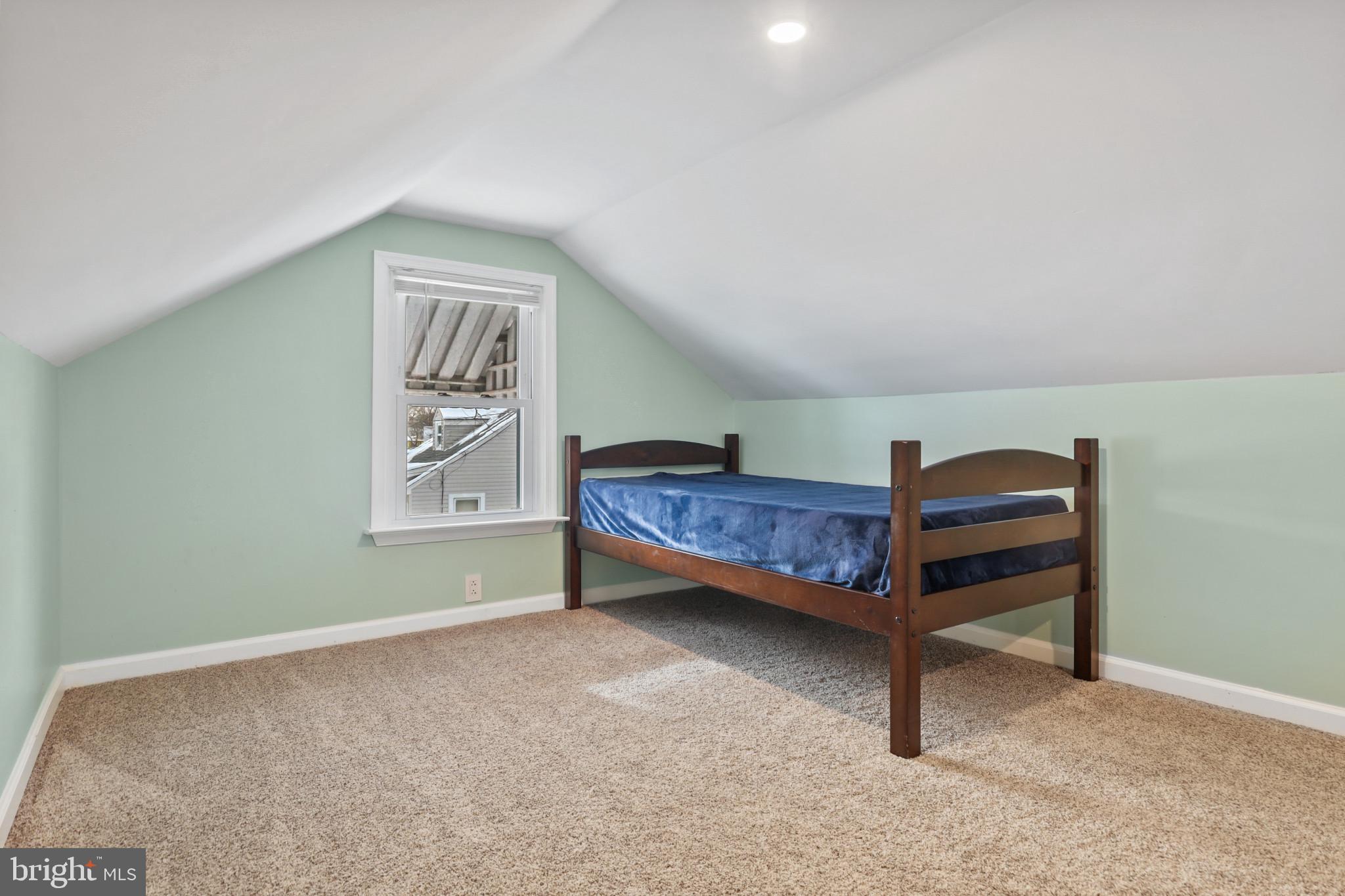 TWIN OAKS - Residential