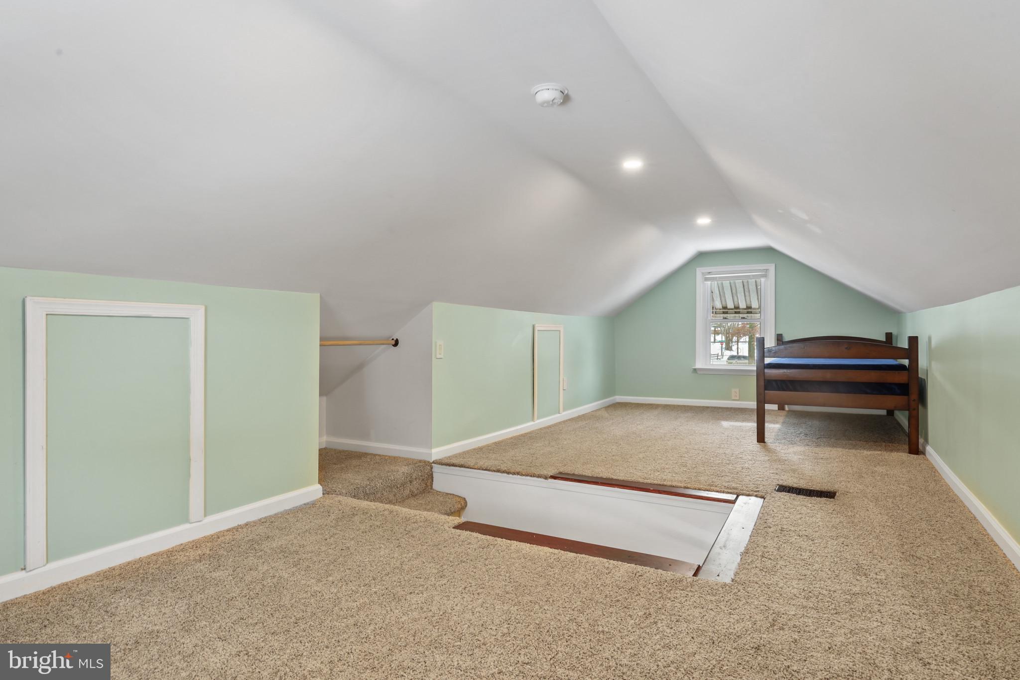 TWIN OAKS - Residential