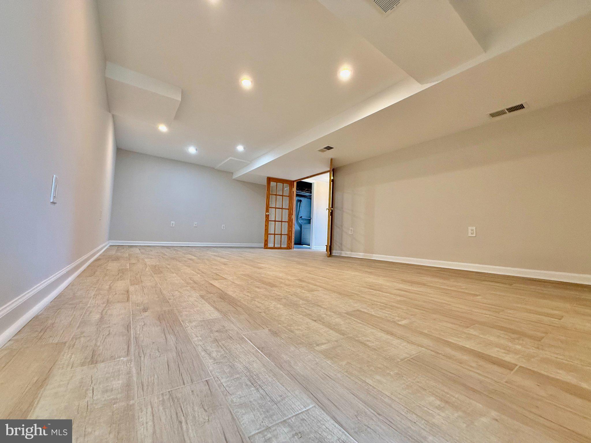 BROYHILL PARK - Residential