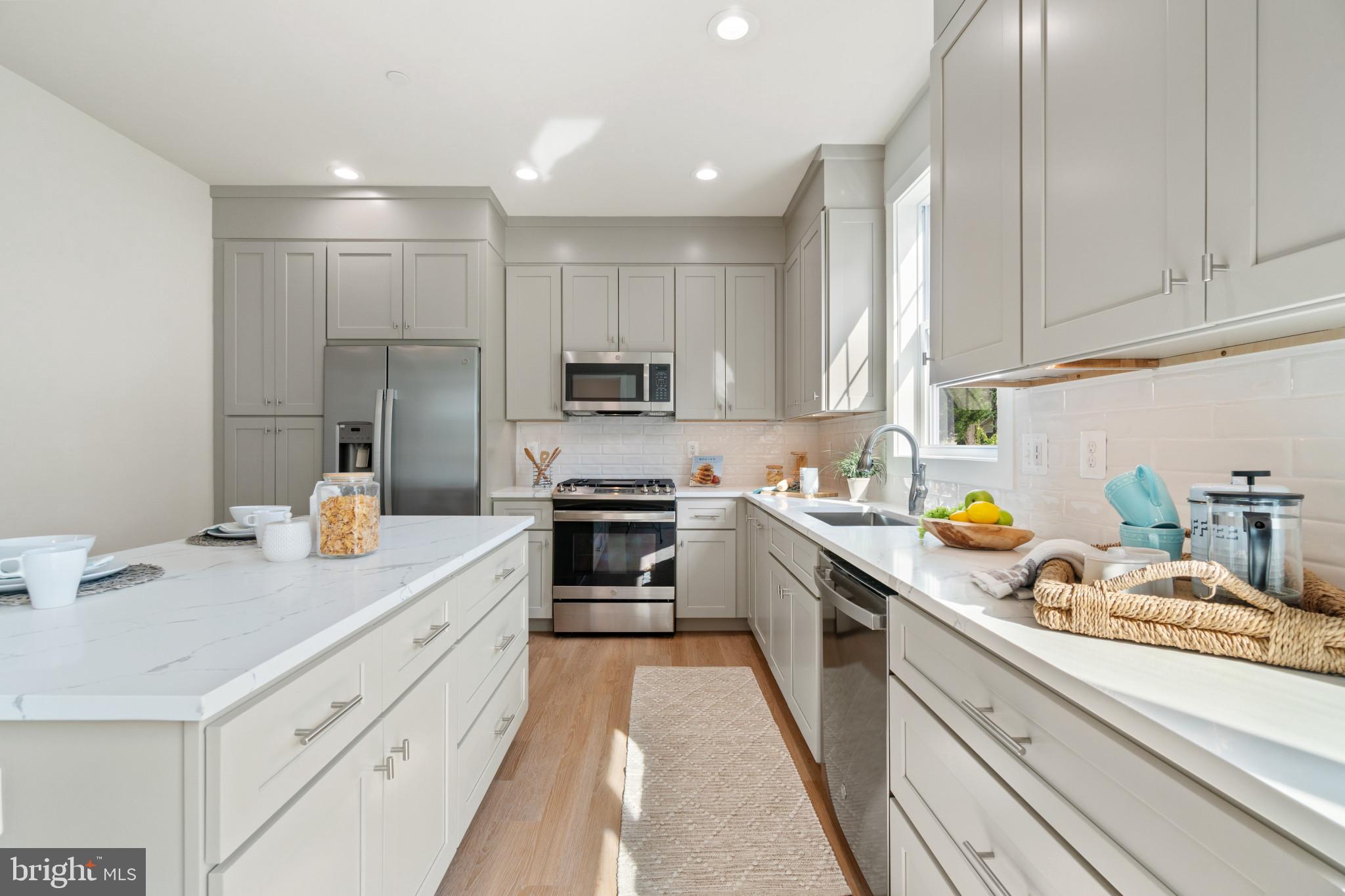 AVALON SHORES - Residential