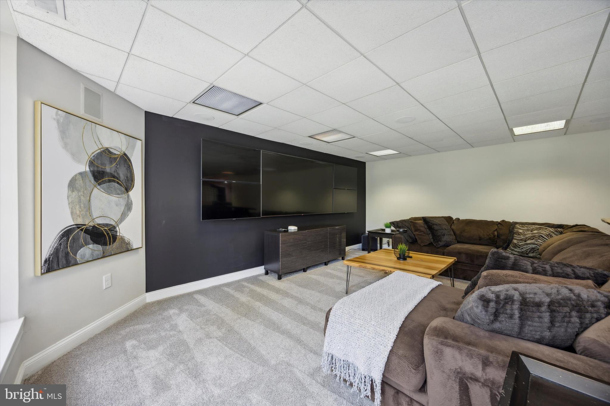 ESTSATFARAWAYFARMS - Residential