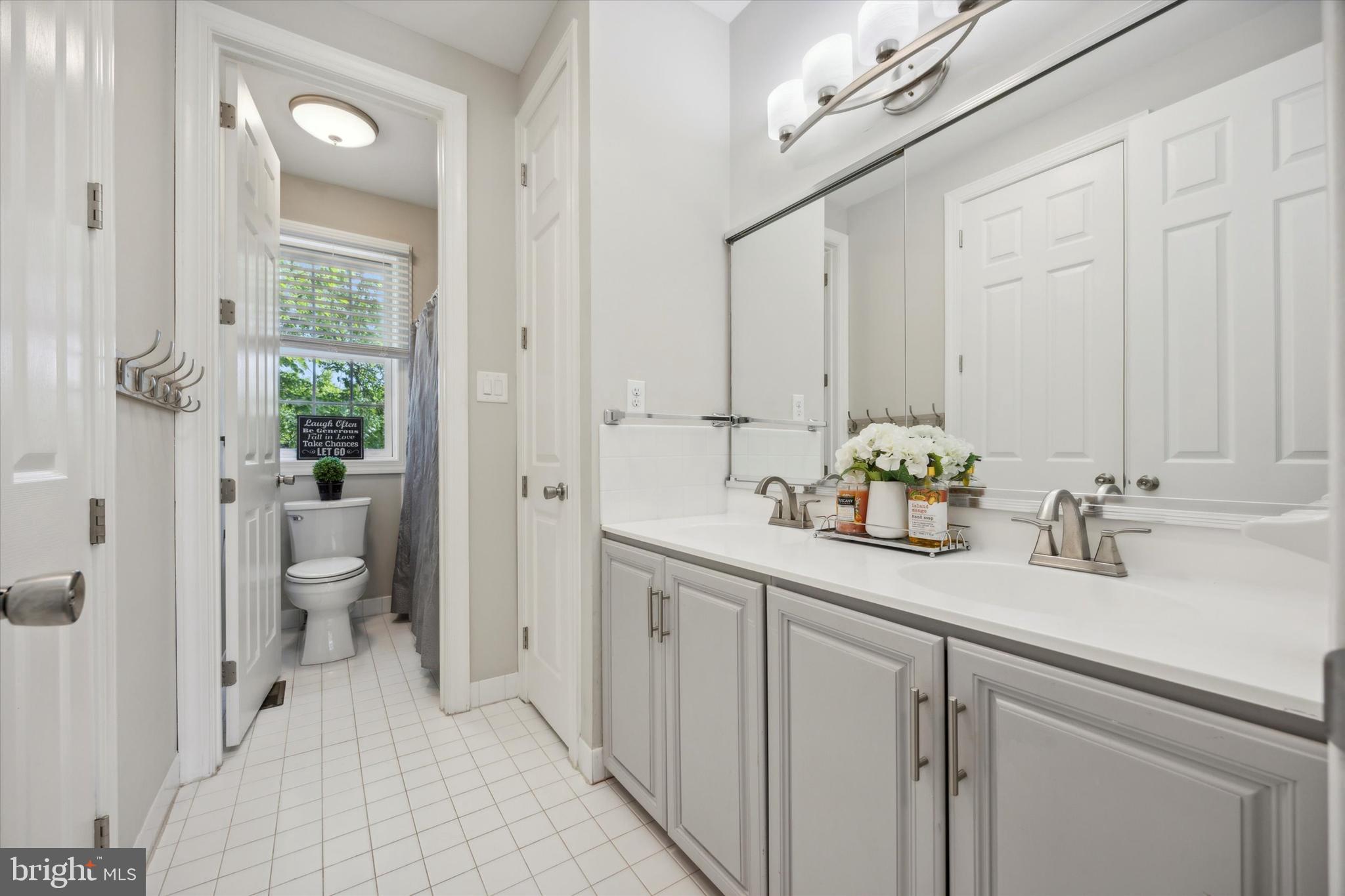 ESTSATFARAWAYFARMS - Residential