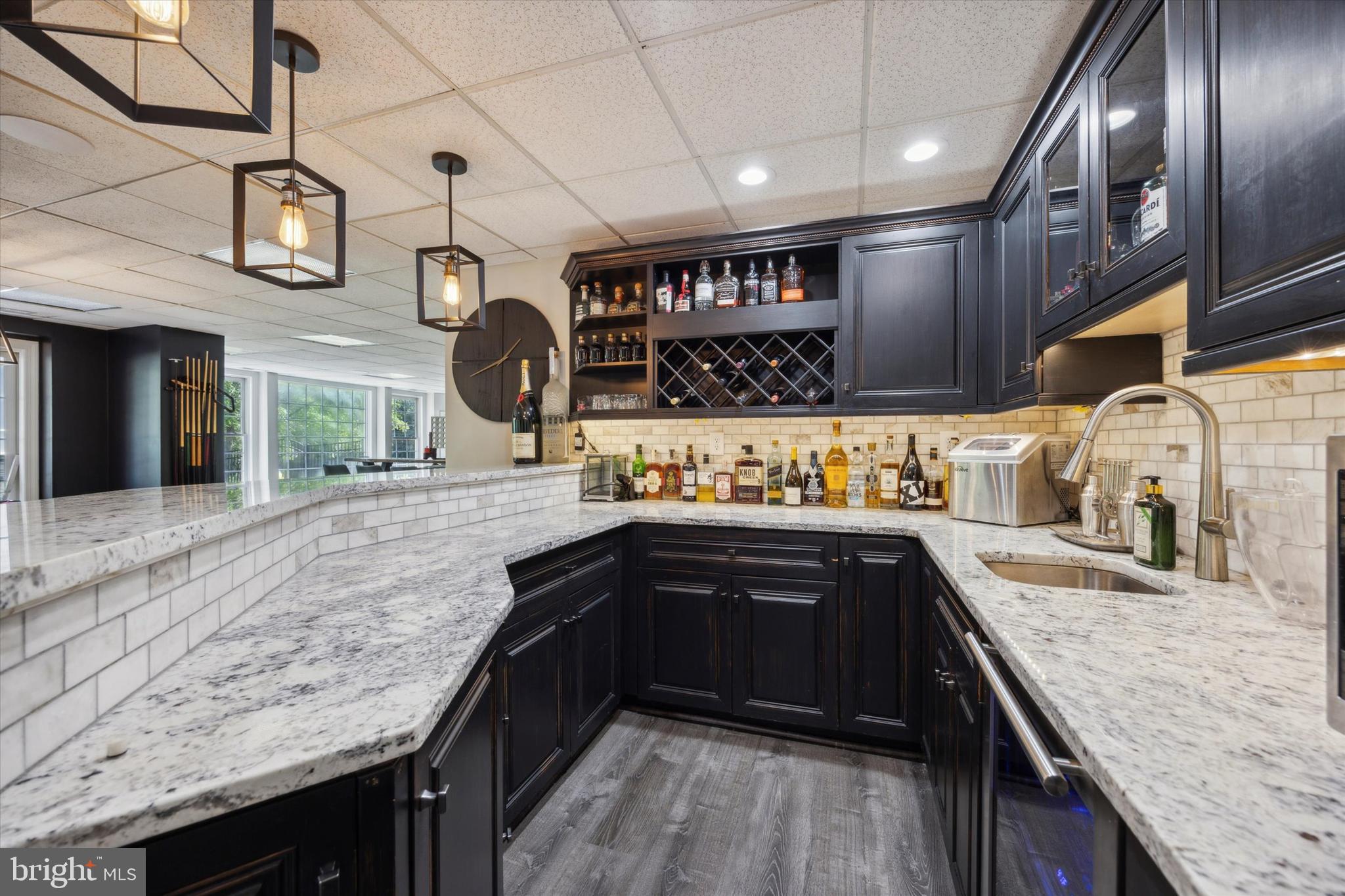 ESTSATFARAWAYFARMS - Residential