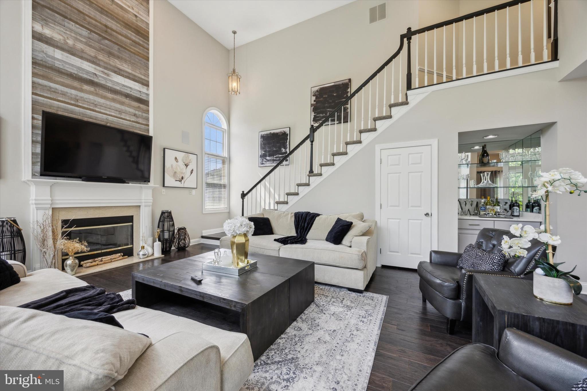 ESTSATFARAWAYFARMS - Residential