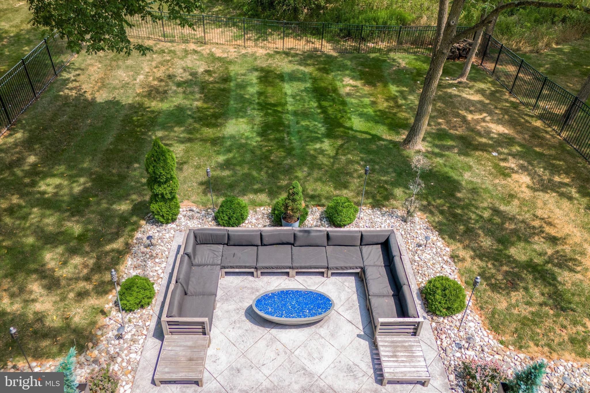 ESTSATFARAWAYFARMS - Residential